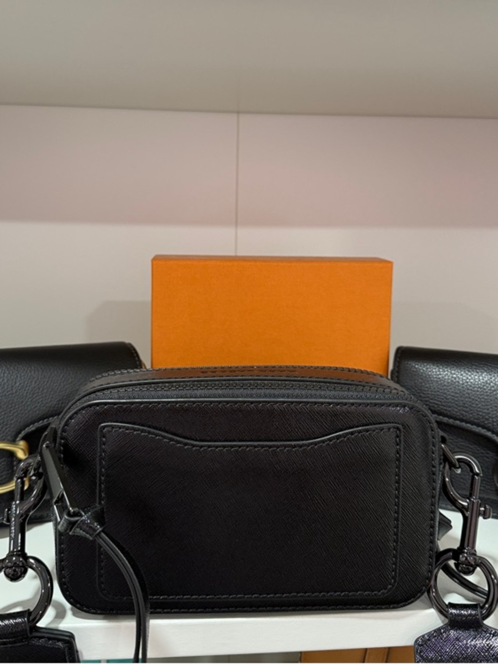 Marc Jacobs Black Leather Crossbody Camera Bag with Gunmetal Logo - Picture 2 of 8